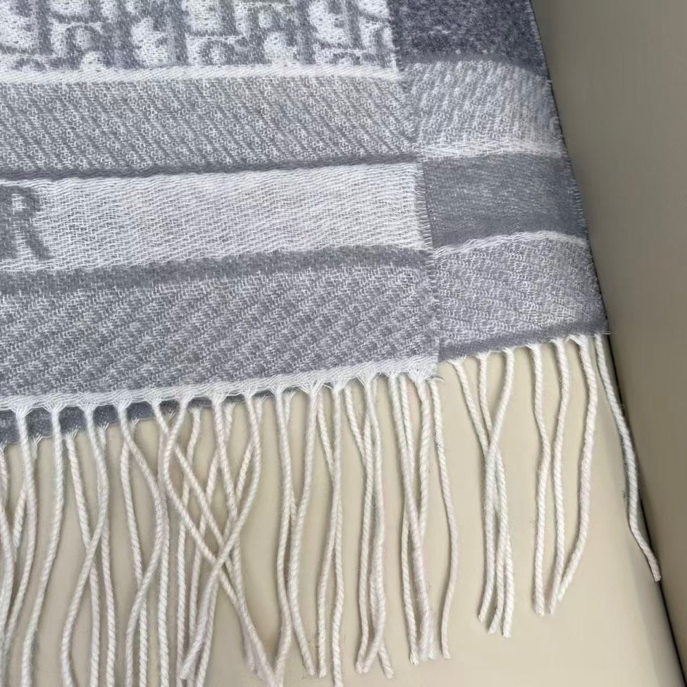 Dior Men's Scarf in Gray and Cream - Picture 7 of 10